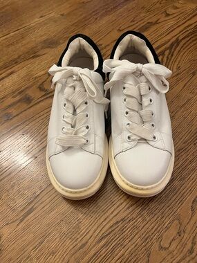 Steven by Steve Madden White Glazed Lace-Up Sneaker 10M